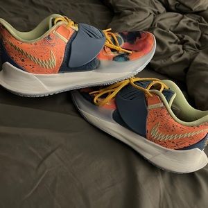 Kyrie Low 3 Tie-Dye sz 10